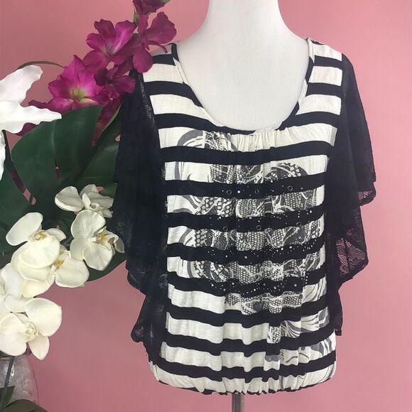 Daytrip Rose Stripe Lace Stud Scoop Neck White Black Top - Picture 1 of 14